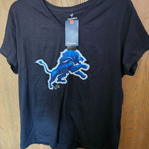 NWT Detroit Lions Women's Midnight Mascot Logo V-Neck T-Shirt 2XL $35 MSRP - Picture 1 of 3
